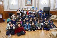 Estudiantes del Colegio Santa Bárbara de Río Turbio visitaron al gobernador Claudio Vidal