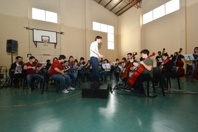 La Orquesta del Barrio realizó concierto para familiares de músicos y docentes