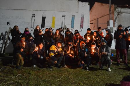Juventudes Santacruceñas realizaron vigilia y recordaron “La Noche de los lápices”