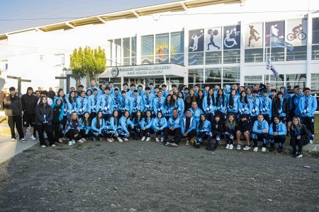 Santa Cruz inicia su sueño deportivo: la delegación provincial partió rumbo a los Juegos de la Araucanía 2025