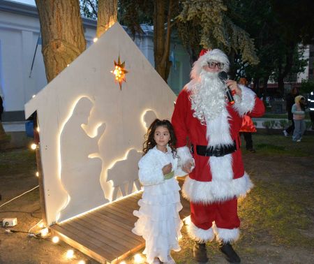 La Secretaría de Culto realizó el encendido del Pesebre Navideño
