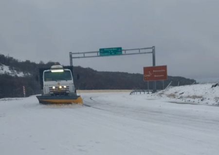 Operativo de despeje de nieve en la Ruta Complementaria N° 20.