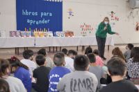 Alicia participó en la entrega de libros en la Escuela Primaria Provincial N°60 de Río Turbio