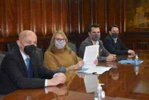 Alicia firmó acuerdos que permitirán avanzar en nuevas obras eléctricas para Santa Cruz