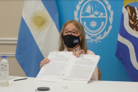 Santa Cruz firmó convenio con ENOHSA para la ejecución de 44 obras en la provincia