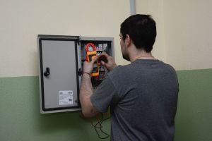 Solucionan problema en el sistema eléctrico de la Escuela 55