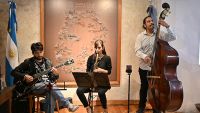 Soto: &quot;Damos a conocer la variada cultura y gastronomía santacruceña en cada evento”