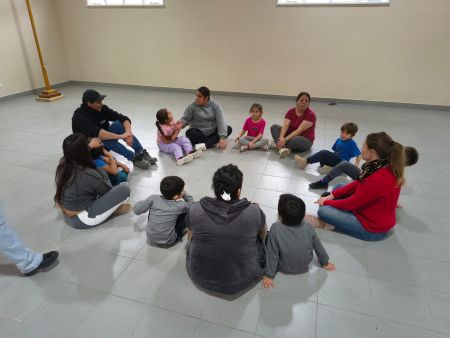 Estudiantes de Fitz Roy recuperan juegos tradicionales en una jornada junto a las familias