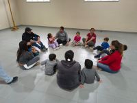 Estudiantes de Fitz Roy recuperan juegos tradicionales en una jornada junto a las familias