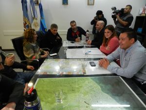 Se concretó la firma de convenios junto a funcionarios en Caleta Olivia