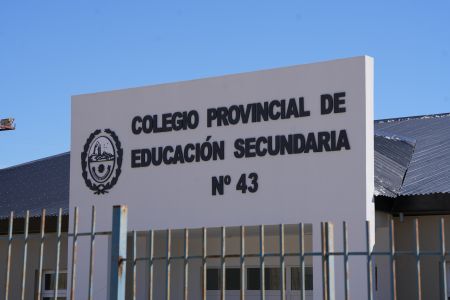 El Gobierno Provincial inaugura el Colegio Secundario N° 43 en Caleta Olivia