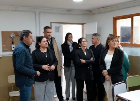 Autoridades provinciales recorrieron la Escuela Agropecuaria N° 1 de Gobernador Gregores