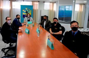 Se entregaron equipos de telefonía móvil a la Policía de Santa Cruz