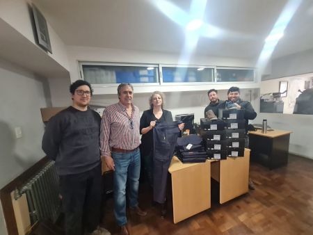El Gobierno Provincial entregó indumentaria y calzado al personal técnico de Telecomunicaciones