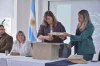 La Ministra de Salud, María Lorena Ross, y la Ministra Secretaria GeneralEl acto de desarrolló en el  Auditorio del Hospital Regional de Río Gallegos la apertura de sobres para digitalizar la atención sanitaria. 