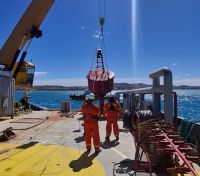 Se restableció la boya de señalización en el ingreso al canal del Puerto Caleta Paula