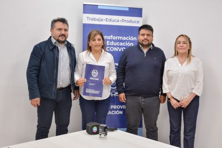 Firma de convenio de cooperativas de limpieza en Caleta Olivia