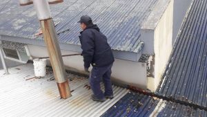 Tareas de mantenimiento en Escuelas de Río Gallegos
