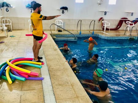 Estudiantes de Santa Cruz pueden ser parte de Prácticas Acuáticas y Fútbol Callejero