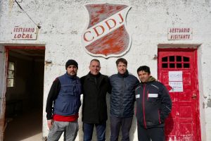 Daniel Álvarez acompañó el inicio de obra de césped sintético en el Club Deseado Juniors