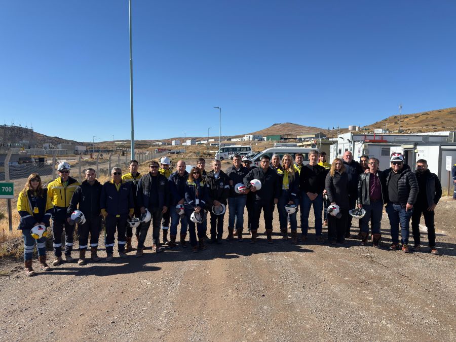El Gobernador Claudio Vidal ya se encuentra en Cerro Negro, acompa&ntilde;ando la presentaci&oacute;n del plan de inversiones