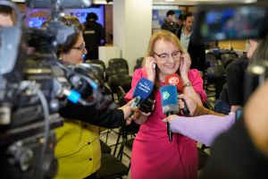 La Gobernadora dialogó con los medios de comunicación. 
