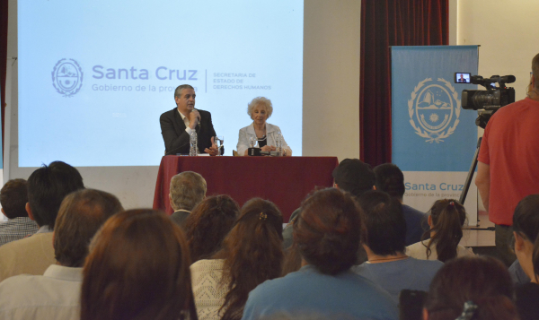 Estela de Carlotto dió charla en el Complejo Cultural Santa Cruz