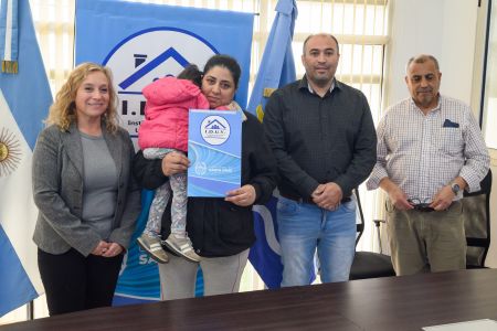 El Gobierno de Santa Cruz entregó terrenos a familias de Río Gallegos