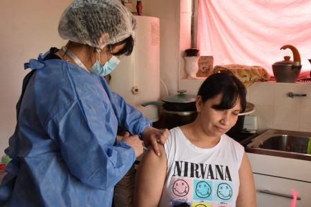 “Vacunate en Casa”: se concretó la primera jornada del operativo territorial de vacunación en barrios de Río Gallegos