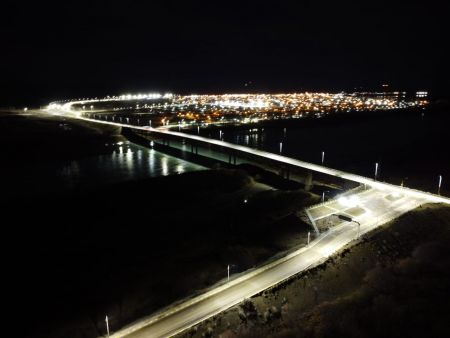 Finalizaron la instalación de la Iluminación del puente de Piedra Buena