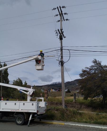 Finalizaron los trabajos de mantenimiento de línea de media tensión en El Chaltén