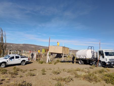Cañadón Seco: realizan limpieza de cisternas y ejecutan obras para fortalecer servicios básicos