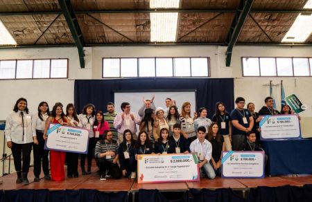 Proyectos de estudiantes secundarios fueron premiados a la innovación educativa