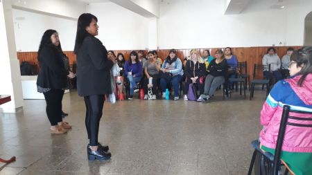 Continúan los talleres formativos sobre desarrollo infantil en Caleta Olivia