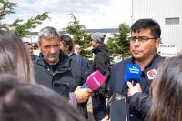El gobernador Claudio Vidal junto al presidente de Santa Cruz Puede SAU, durante la visita al Centro Comercial e Industrial.