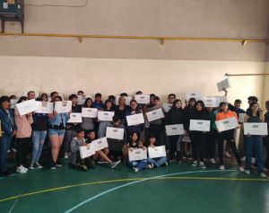 El Gobierno Provincial entregó más de 100 computadoras a estudiantes de Gobernador Gregores