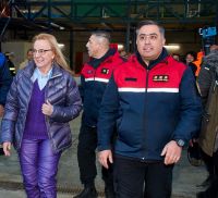 La Gobernadora con el Superintendente de Bomberos.