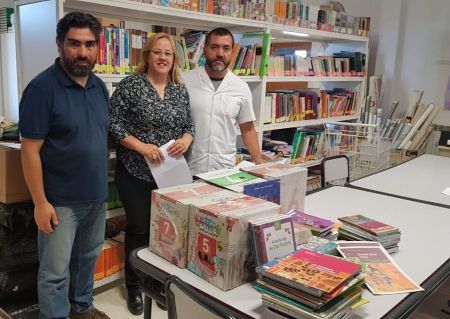 Entregaron materiales a las bibliotecas de las escuelas del Barrio San Benito de Río Gallegos
