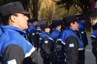 Comienza la entrega de Uniformes policiales en Cañadón Seco, Las Heras y Koluel Kaike