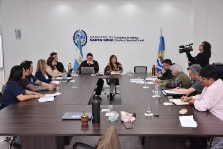 Reunión con los gremios docentes ADOSAC y AMET.