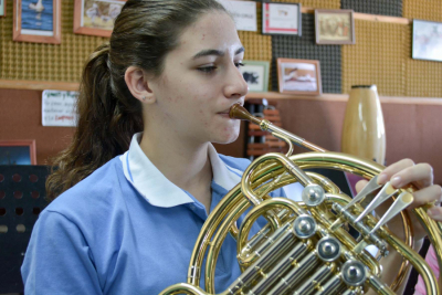 Alumna de la Orquesta del Barrio de Río Gallegos asistió a un encuentro orquestal en Entre Ríos