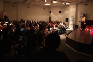 La obra “Absurdas mentiras sobre el desamor” se presentará en el ciclo “A todo teatro”