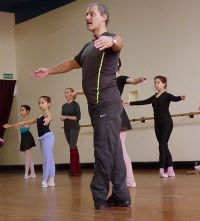 Mañana comienza el seminario  de Sergio Yannelli en la Escuela Provincial de Danzas