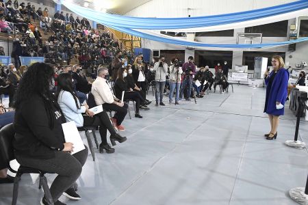 Alicia encabezó el acto de entrega de equipamiento a emprendedores y centros comunitarios de la provincia