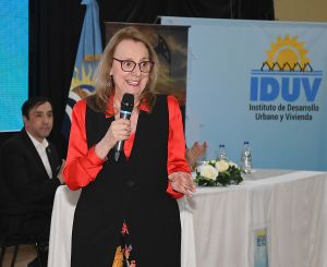Alicia: &quot;Con fondos propios y gracias al trabajo conjunto, terminamos el Plan Techo Digno”