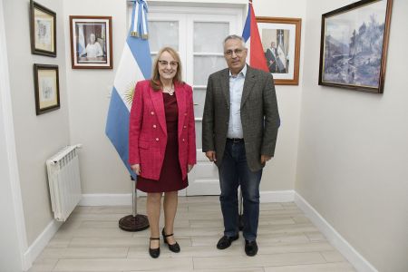 Alicia recibió al embajador de Cuba en Casa de Gobierno