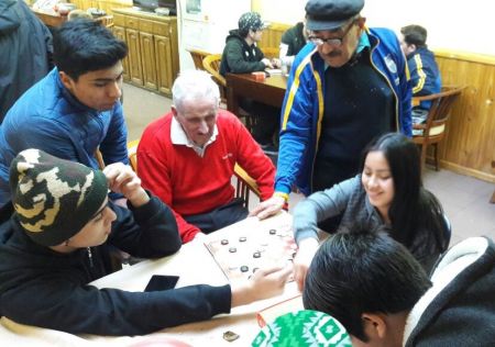 Tarde recreativa para residentes del Zumalacarregui