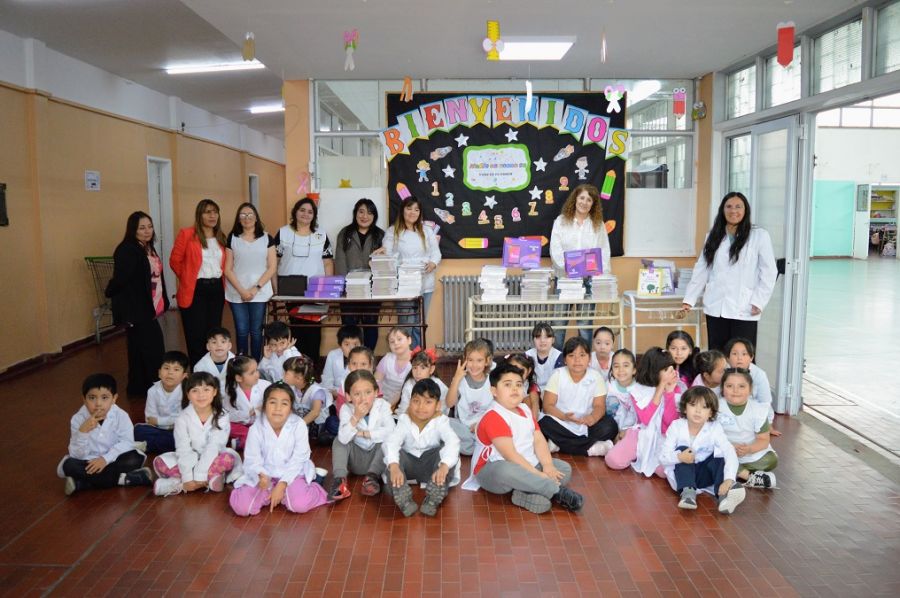 Educaci&oacute;n entreg&oacute; t&aacute;blets y libros a escuelas primarias de R&iacute;o Gallegos