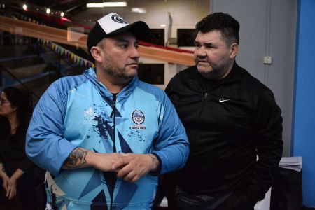 Carlos Guerrero y Miguel Morales, junto a Belén Álvarez organizan la velada boxística en el CePARD. 
