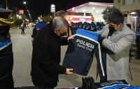 Pico Truncado recibió uniformes para el sistema público de seguridad